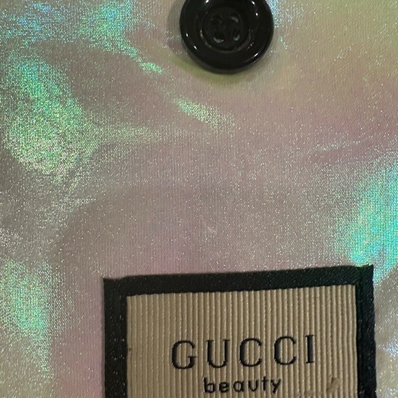 Gucci Beauty Heart Compact with Iridescent Pouch GWP - Picture 3 of 4